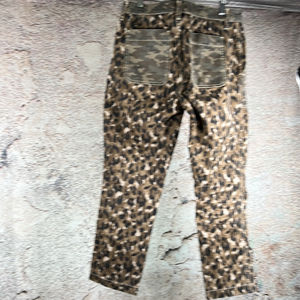 CURRENT/ELLIOTT The Clean Weslan Pantsin Camo Leopard Cropped pants size 26 A107 - Picture 5 of 5